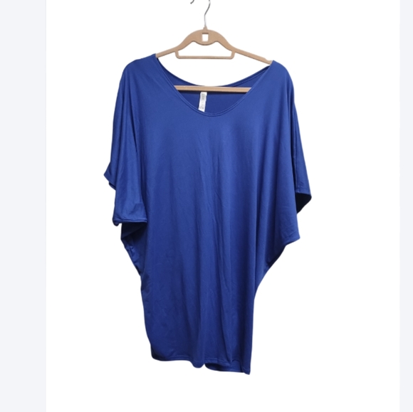 Lyss Loo Contemporary Dolman Electric Blue Top - Picture 2 of 4